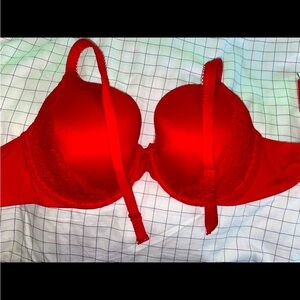Victoria secret body by Victoria bra